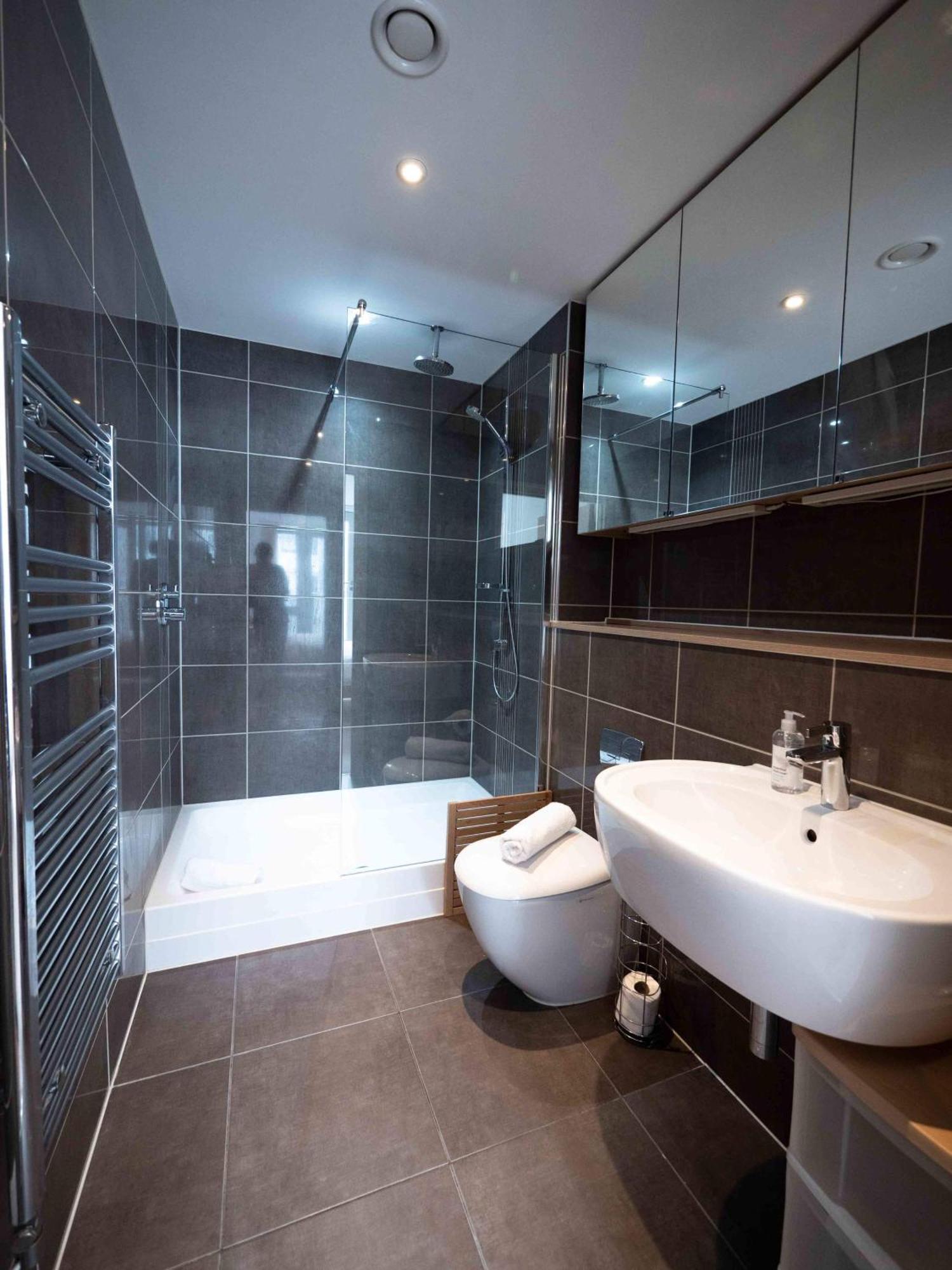 Two Bedroom Flat With Parking In Deanery Road
