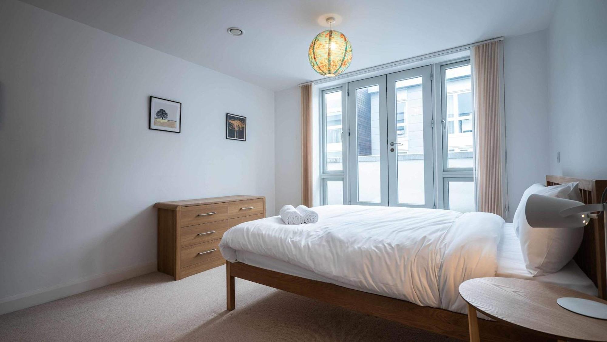 Two Bedroom Flat With Parking In Deanery Road * Bristol